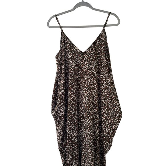 Lovestitch Sleeveless Maxi Dress With V-Neck Leopard Print Pattern With Pockets - Picture 3 of 13